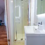 Townhouse In Dockland *
