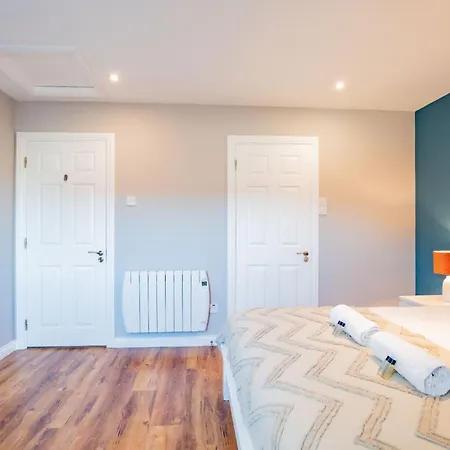 Townhouse In Dockland * Galway