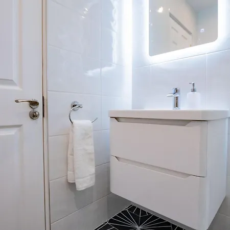 Townhouse In Dockland * Galway