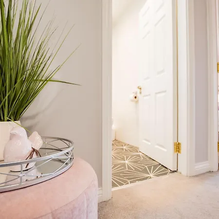 Townhouse In Dockland *