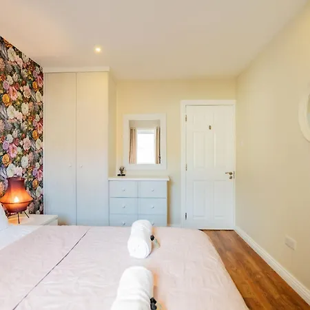 Townhouse In Dockland * Galway