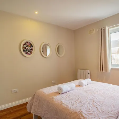 Townhouse In Dockland Tatil Evi Galway