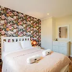 Townhouse In Dockland